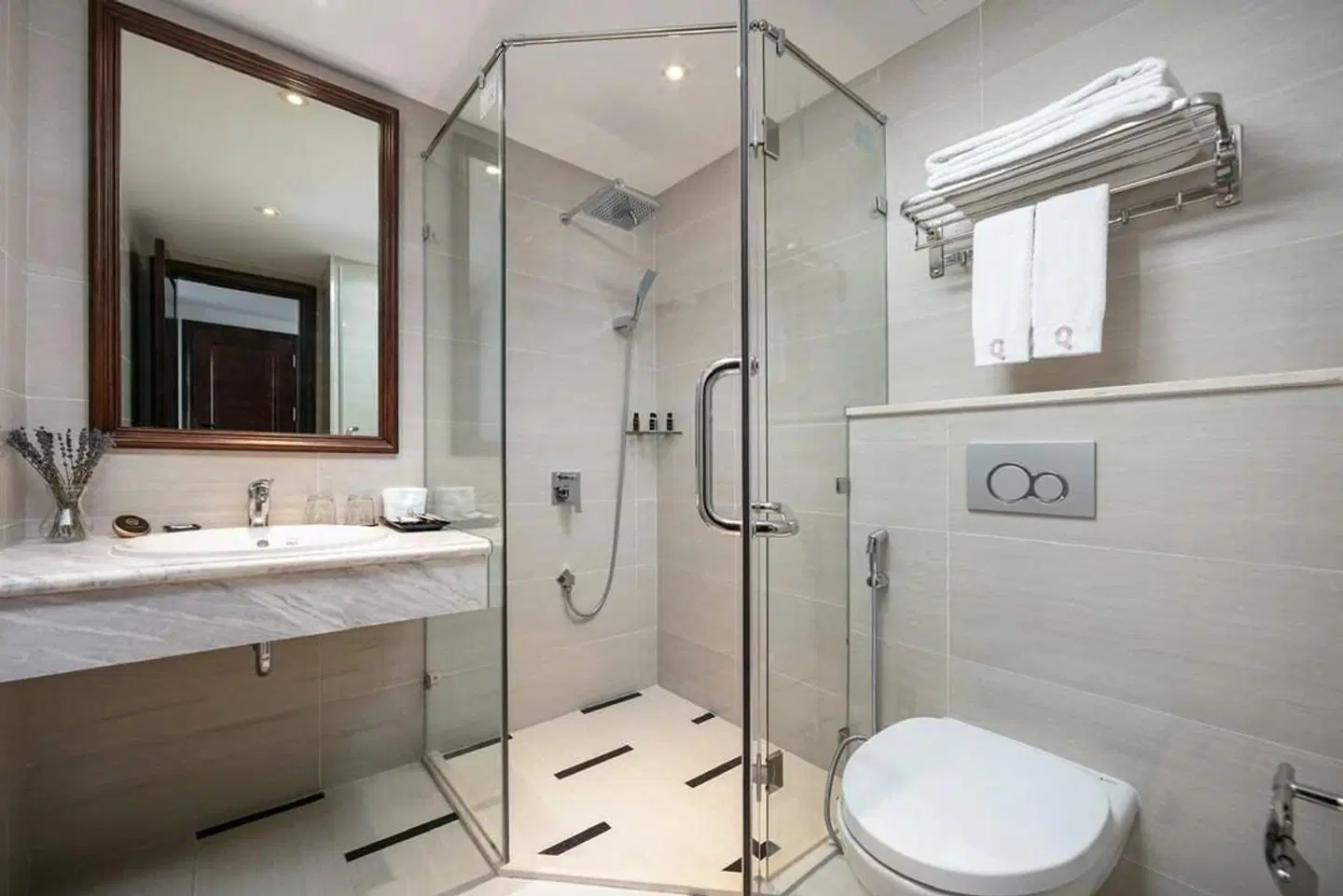 THE Q HOTEL HA NOI Badezimmer