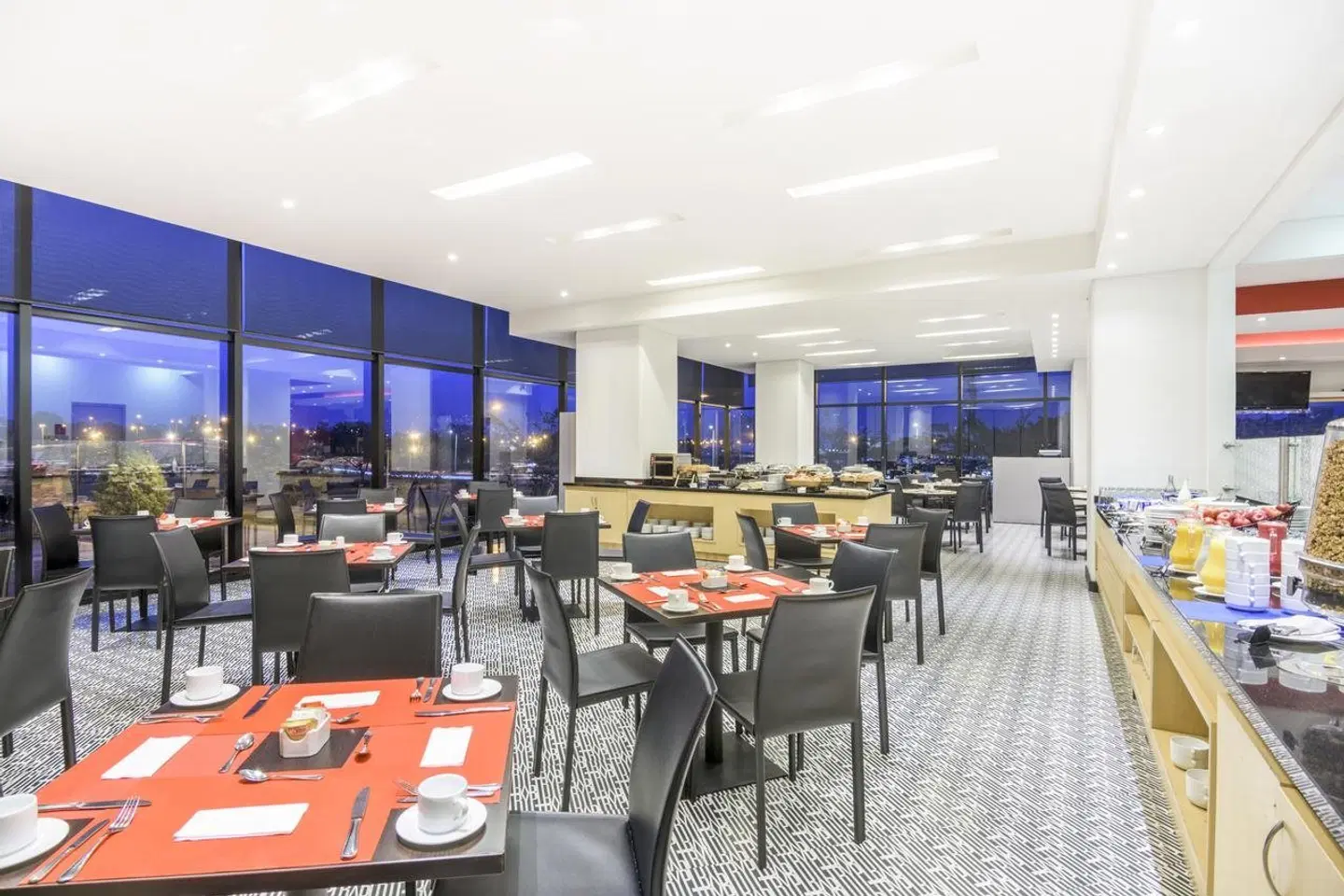 Fairfield by Marriott Bogota Embajada Restaurant