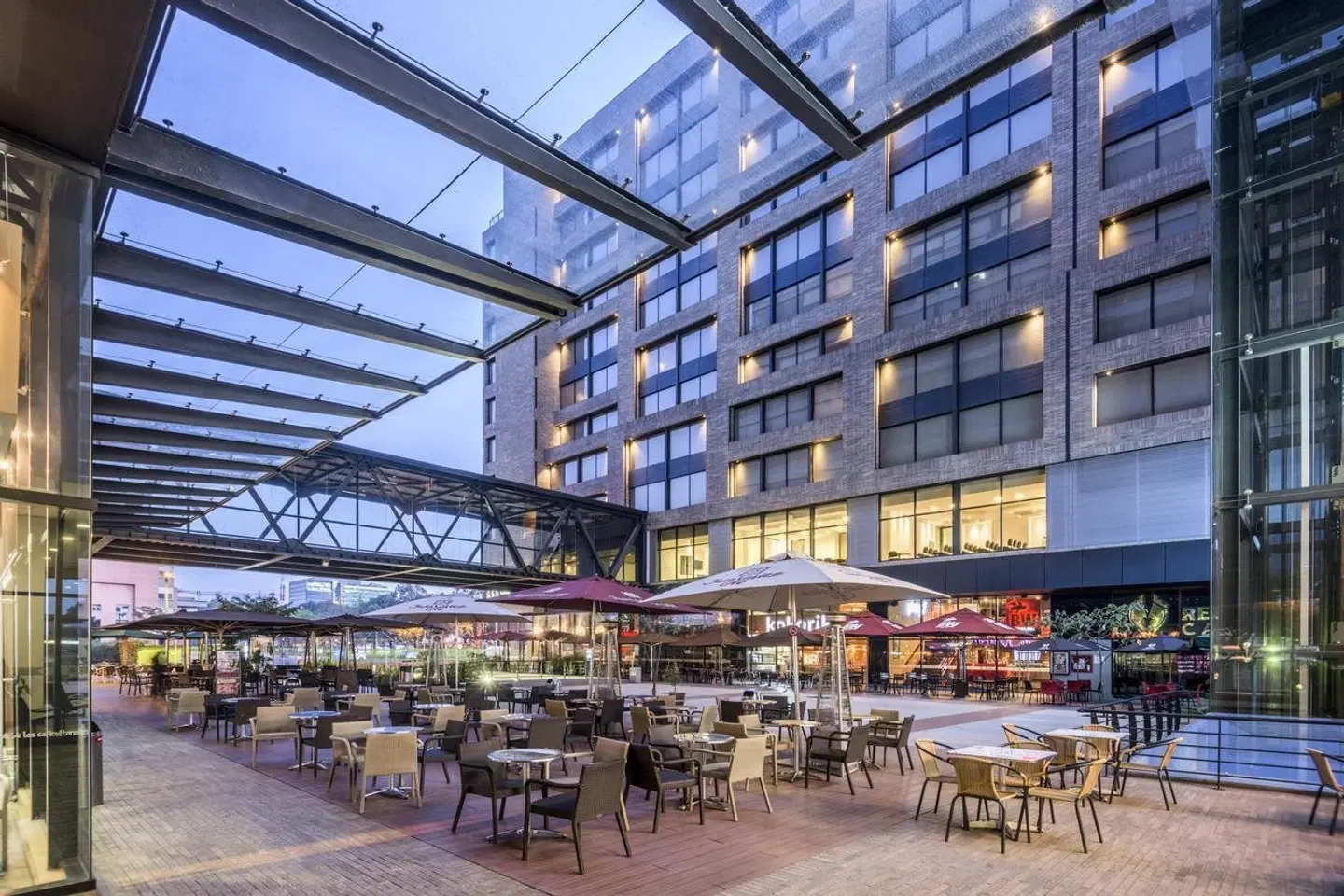 Fairfield by Marriott Bogota Embajada Bar
