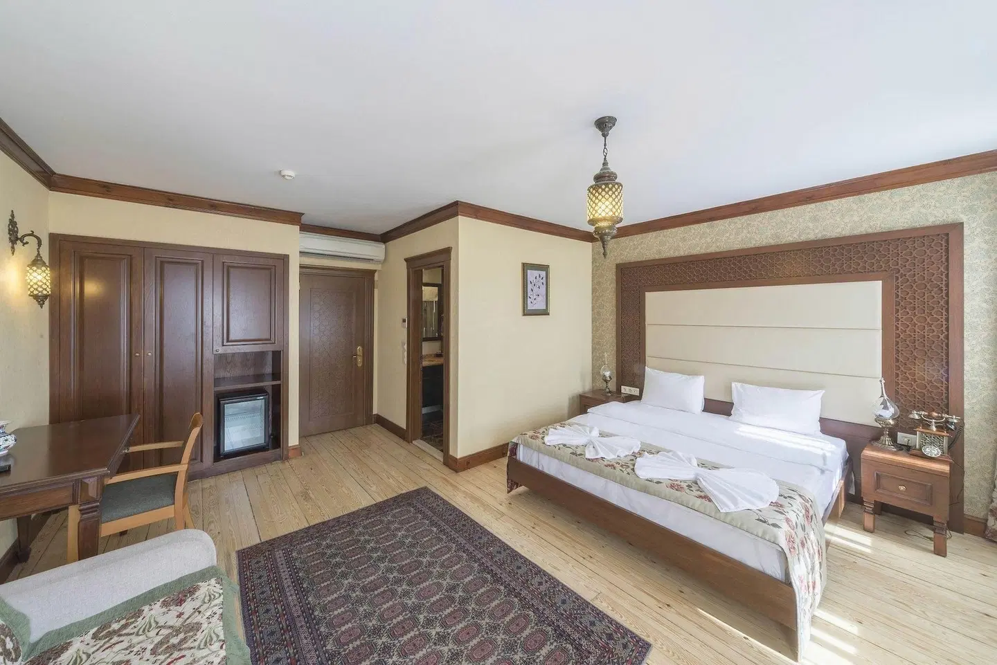 Lalinn ROOM_EXAMPLE