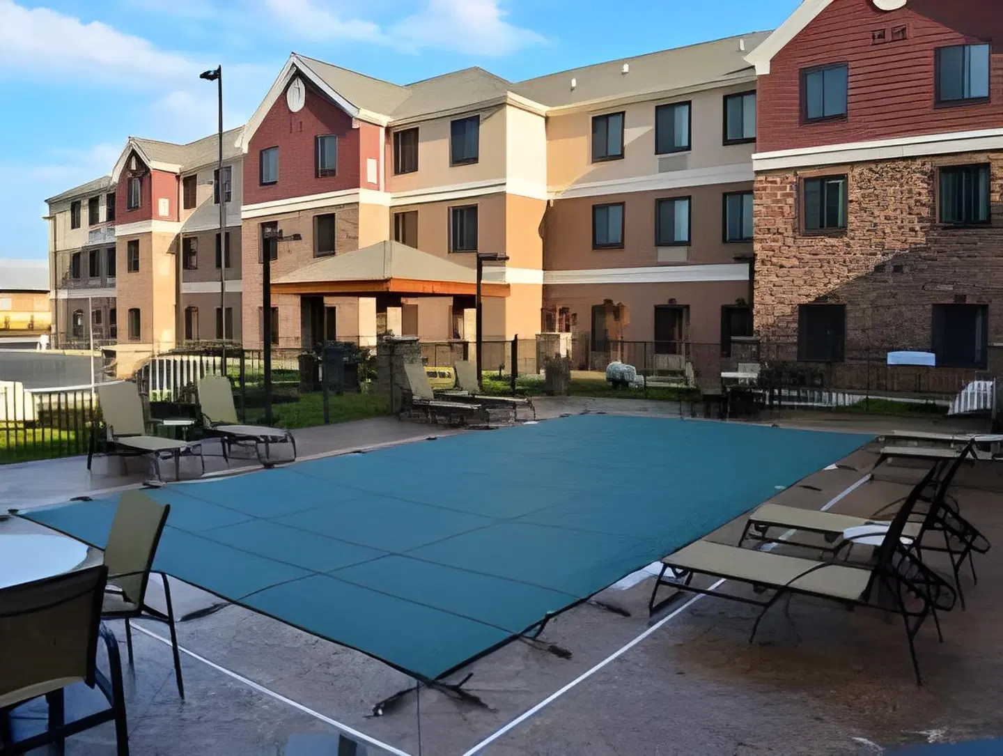 Staybridge Suites Bowling Green by IHG OUTDOOR_POOL