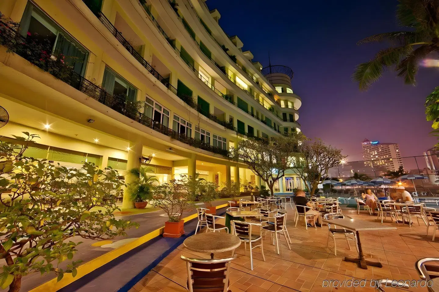 The Hanoi Club Hotel & Lake Palais Residences Terrasse