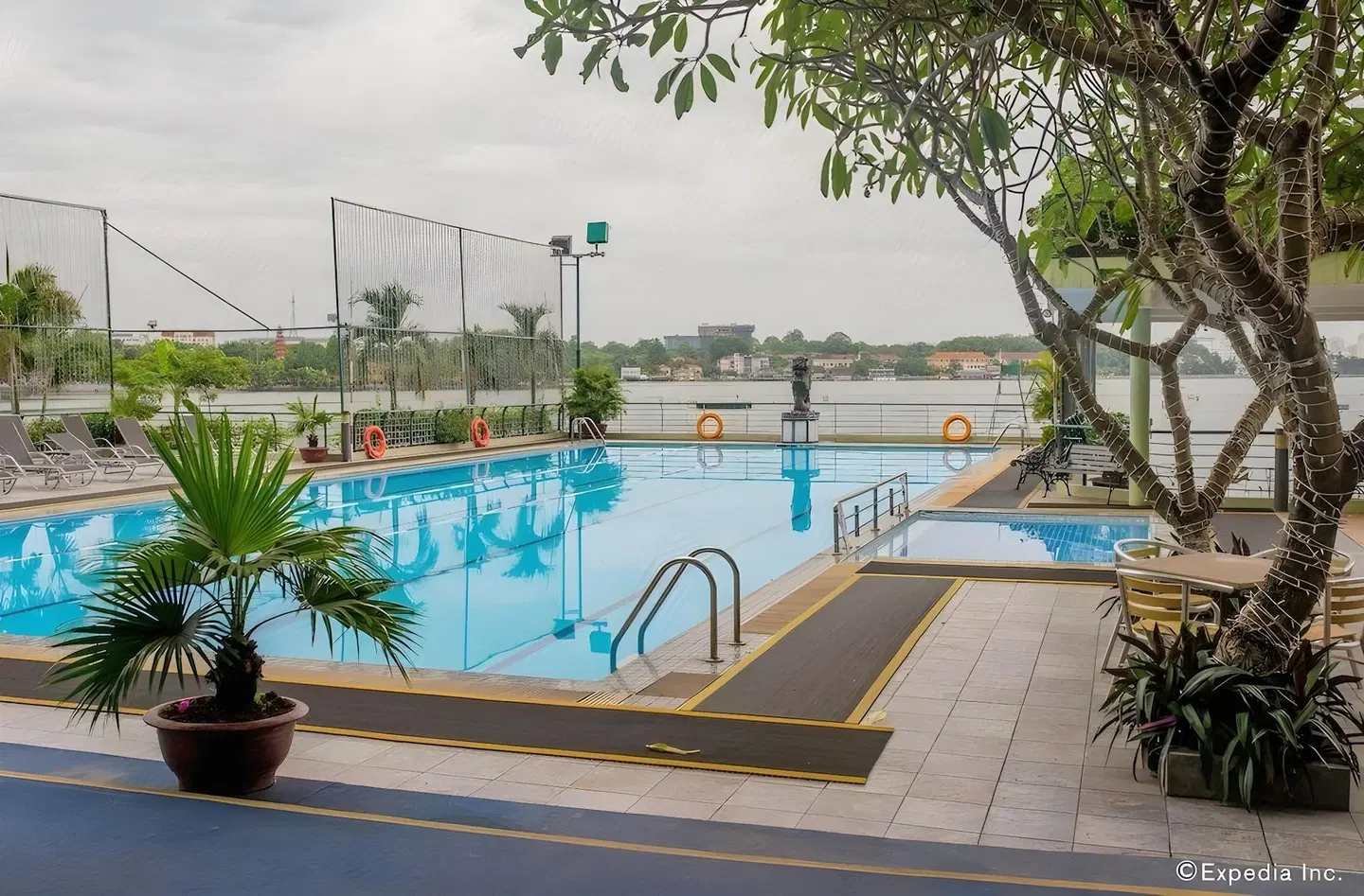 The Hanoi Club Hotel & Lake Palais Residences OUTDOOR_POOL