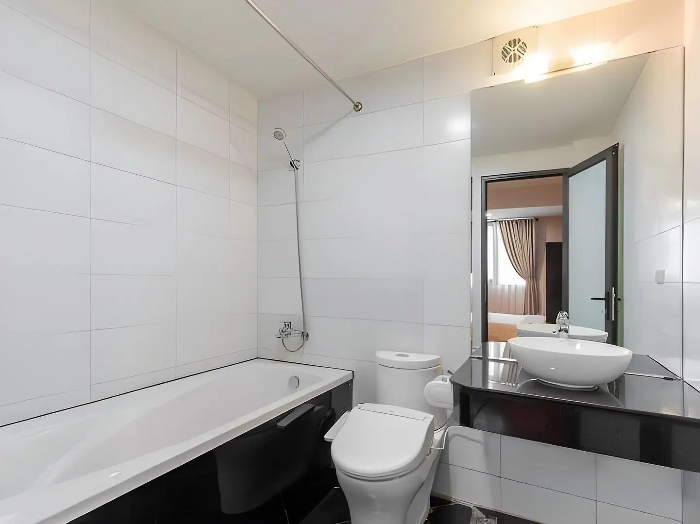 Azumaya Hai Ba Trung 1 Hotel Badezimmer