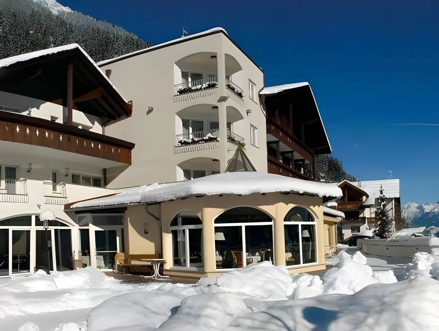 Seeber EXTERIOR