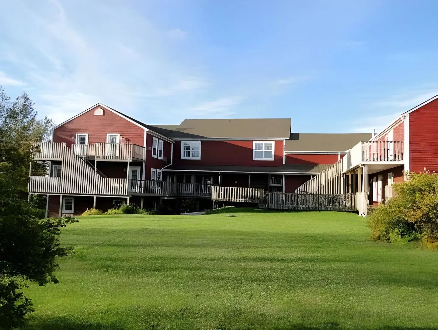 Auberge Wild Rose Inn EXTERIOR