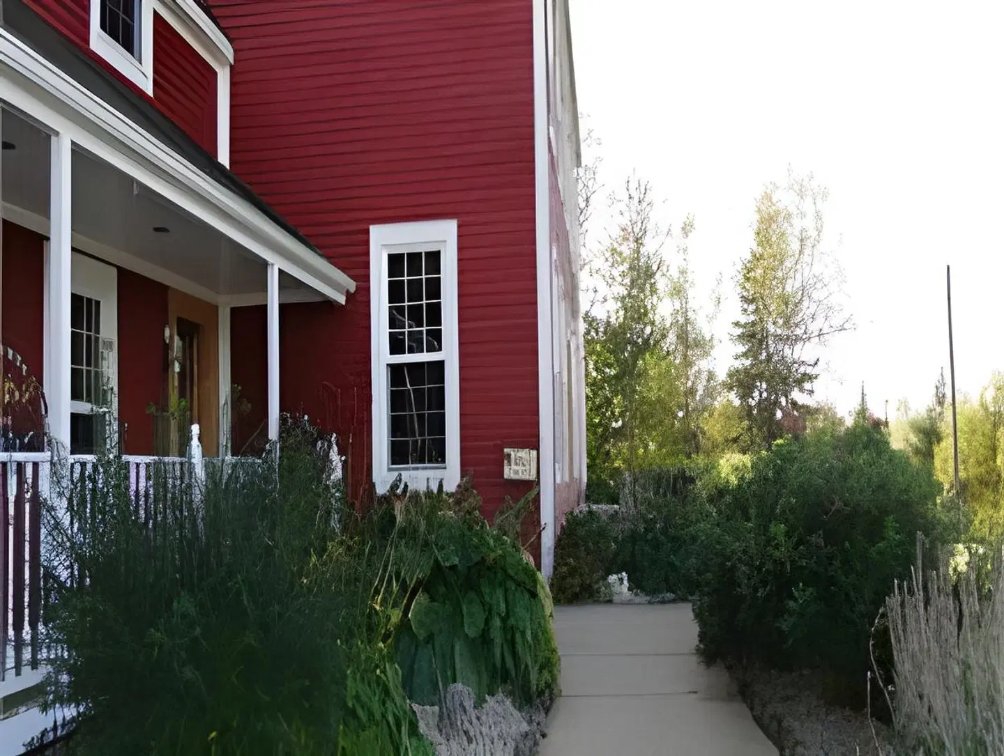 Auberge Wild Rose Inn EXTERIOR