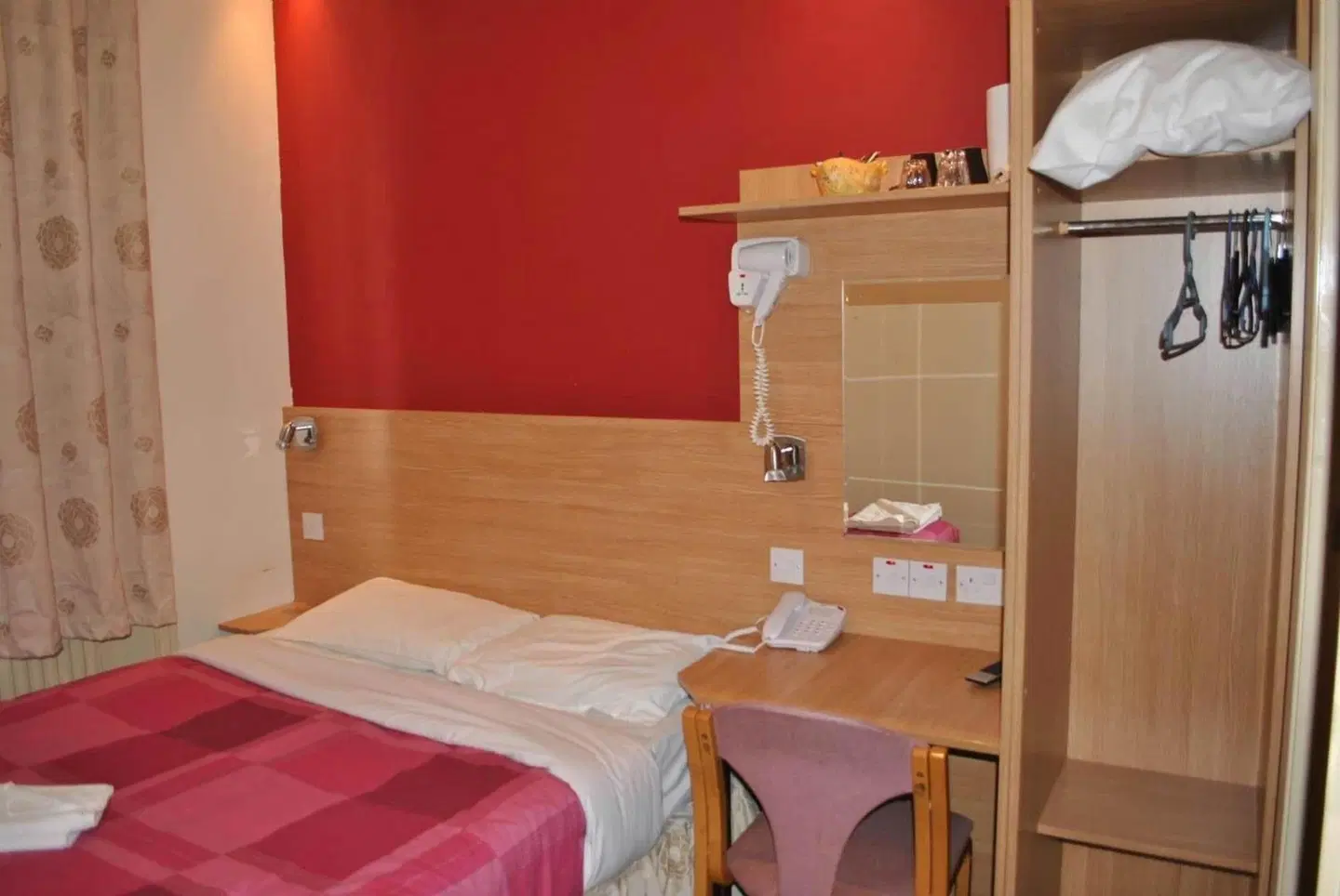Carlton Hotel ROOM_EXAMPLE