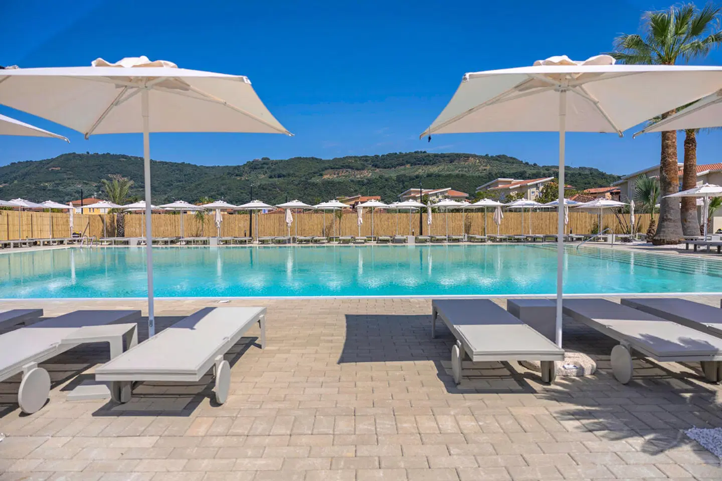 Caladune Resort OUTDOOR_POOL