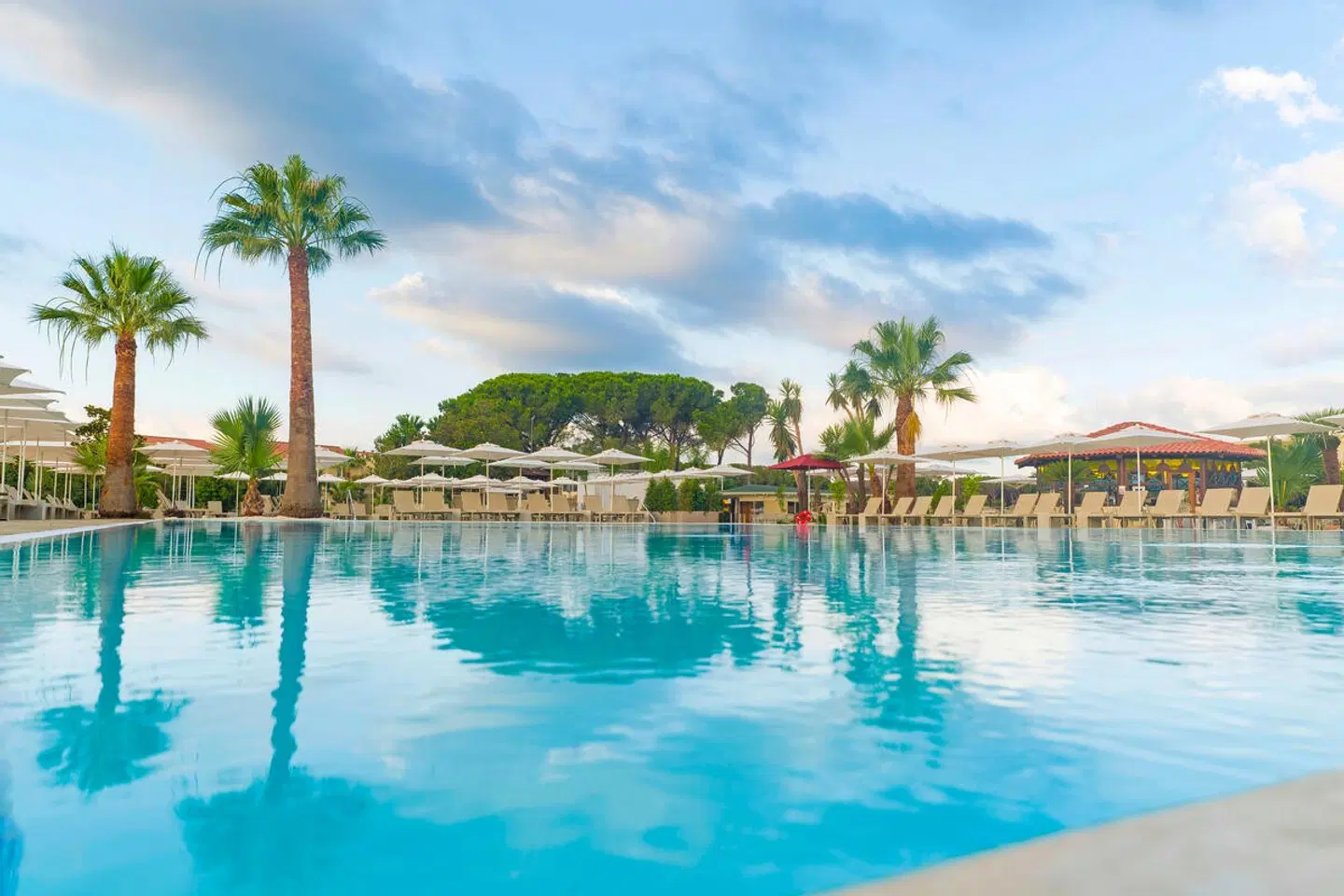 Caladune Resort OUTDOOR_POOL