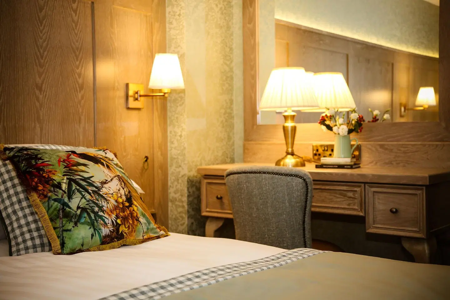 Avalon House Hotel ROOM_EXAMPLE