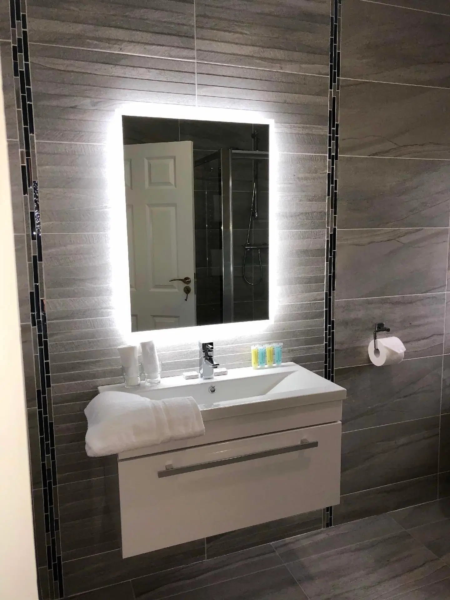 Tully's Hotel Badezimmer