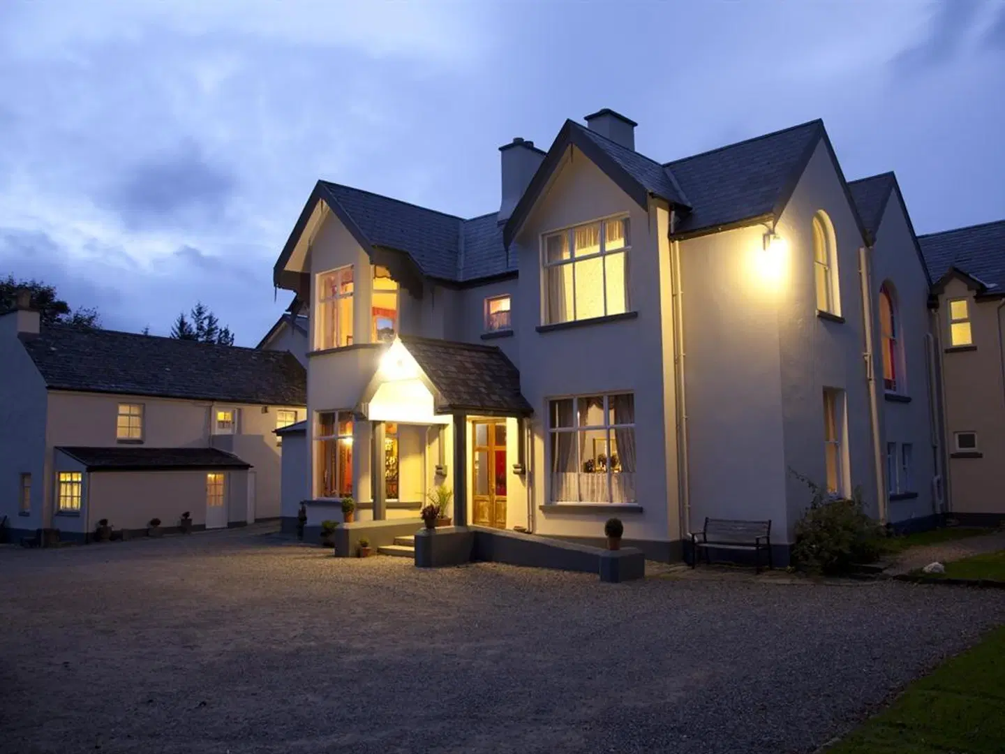 Woodhill House EXTERIOR