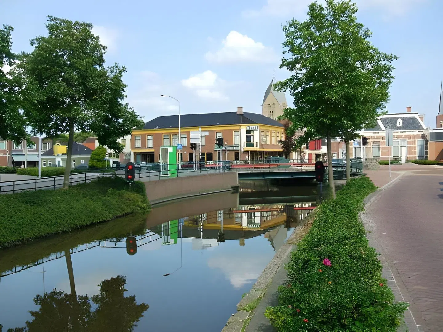 't Gemeentehuis EXTERIOR