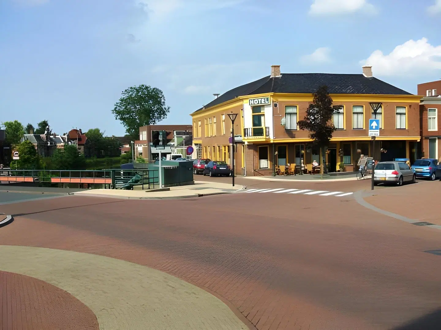 't Gemeentehuis EXTERIOR