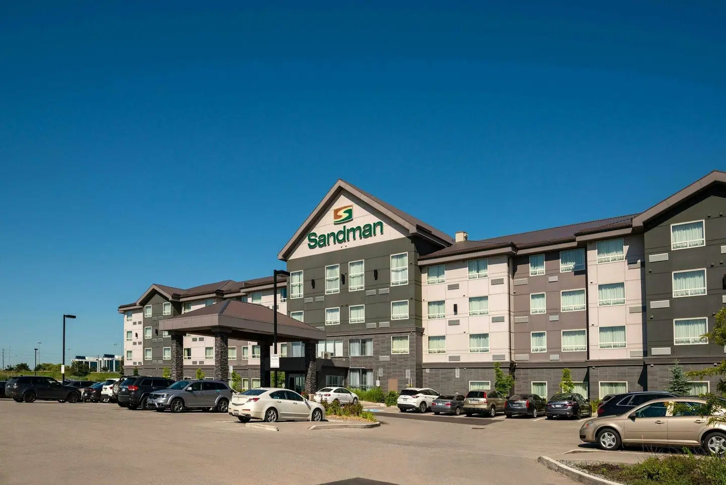Sandman Hotel Oakville EXTERIOR