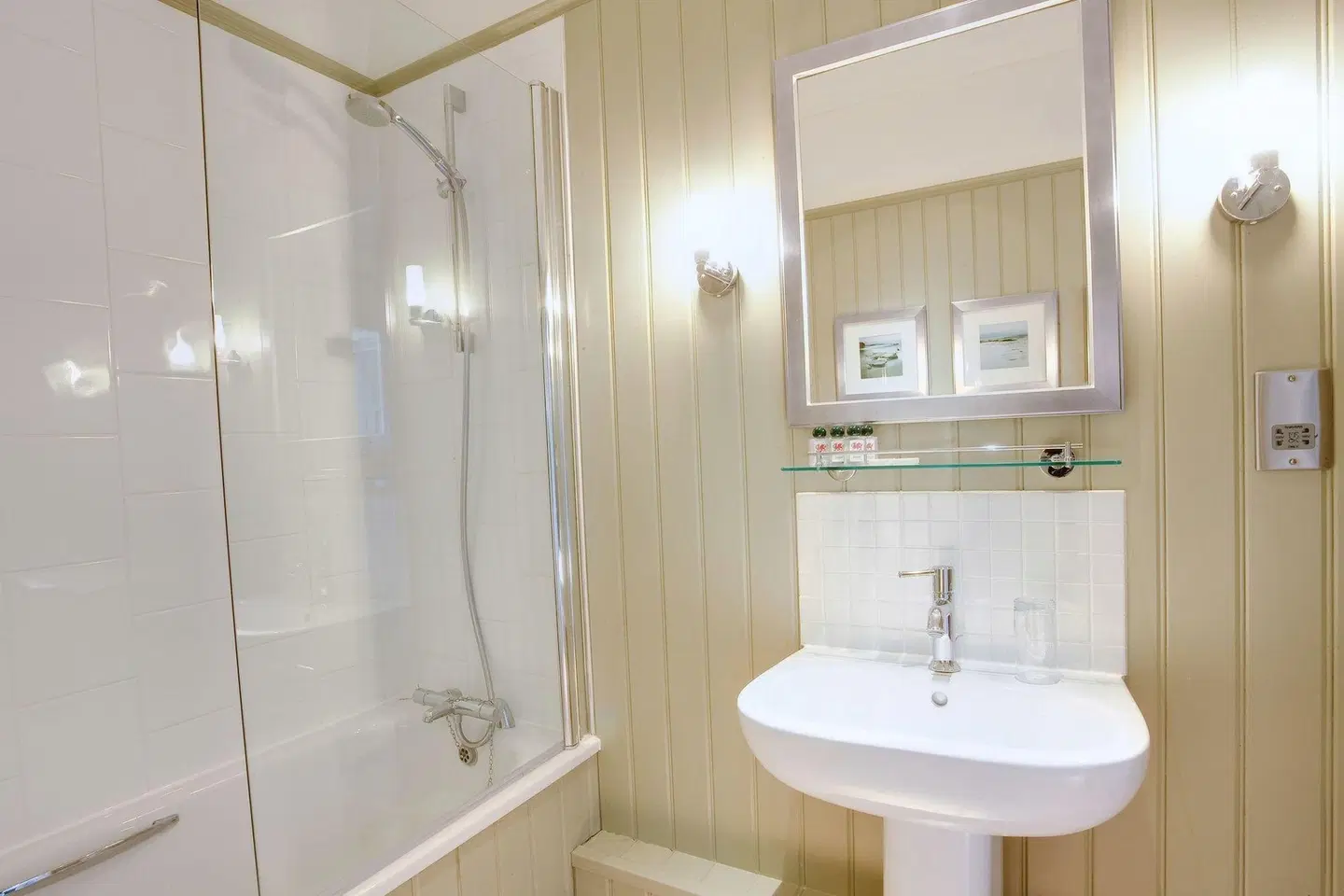 Anglesey Arms Hotel Badezimmer