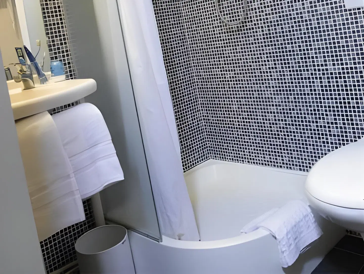 The Originals Access, Halt'hotel Clermont-Agnetz Badezimmer