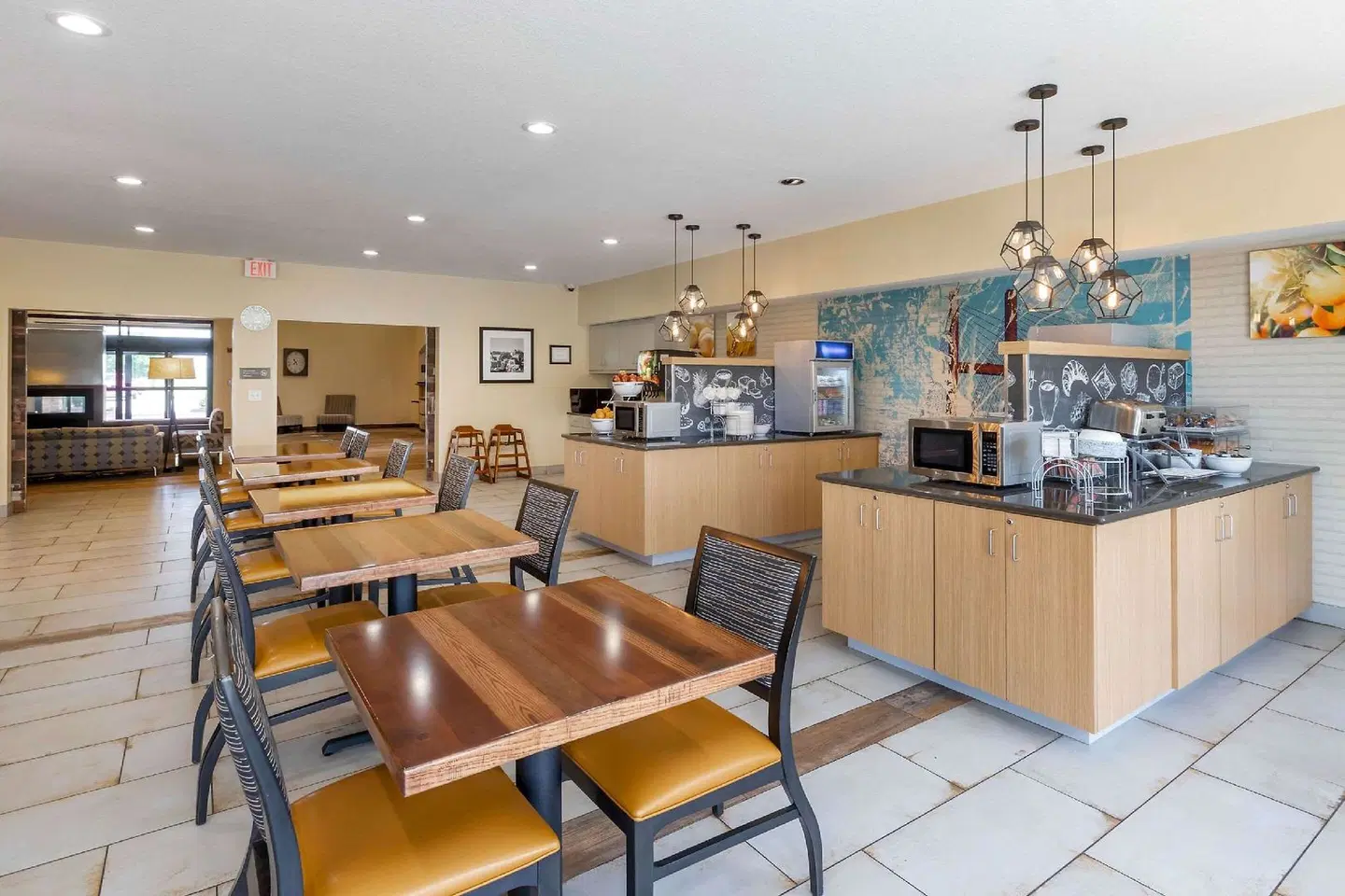 Comfort Suites Burlington LOUNGE_LOBBY
