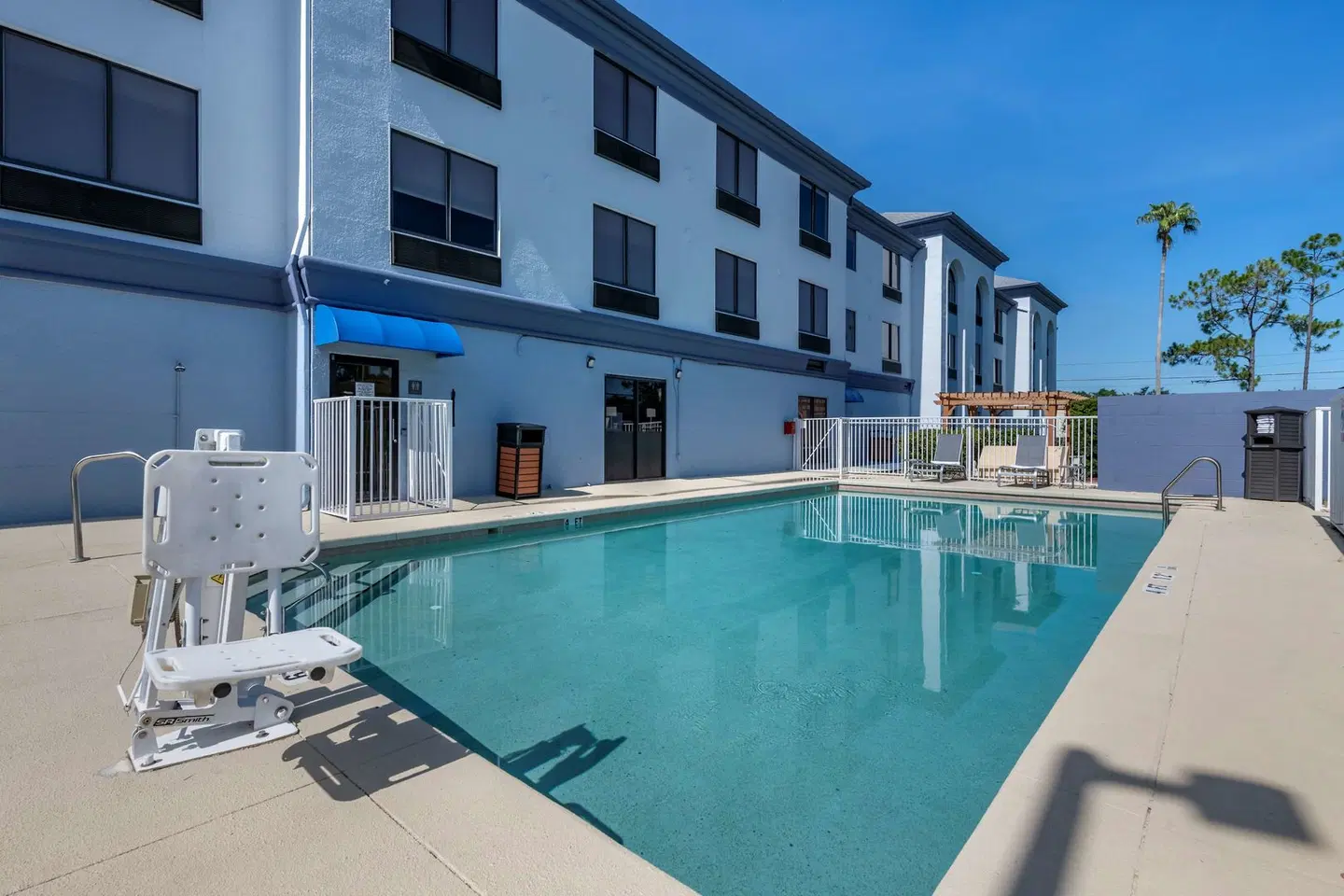 Best Western Plus Orlando East- UCF Area OUTDOOR_POOL