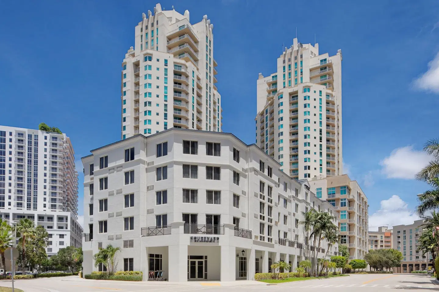 Courtyard by Marriott Miami Dadeland EXTERIOR