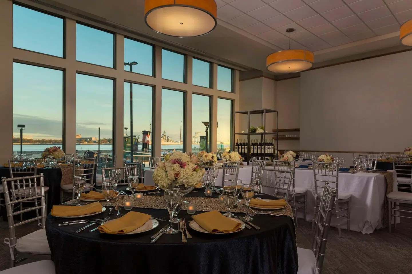 Hilton Philadelphia Penn's Landing Restaurant