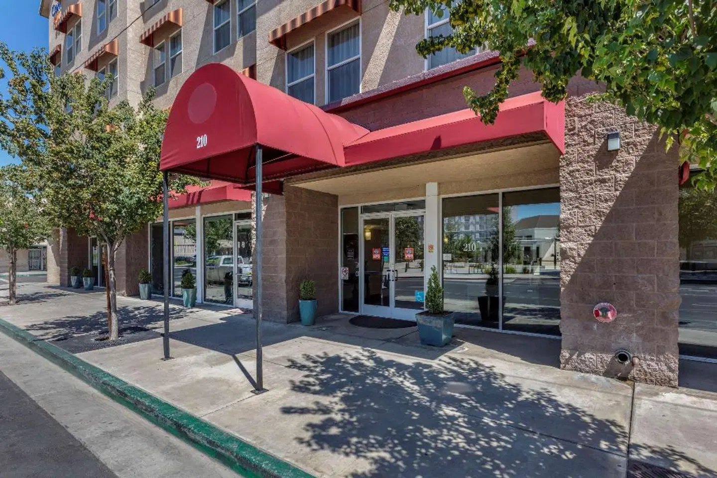 Comfort Suites Visalia - Convention Center EXTERIOR