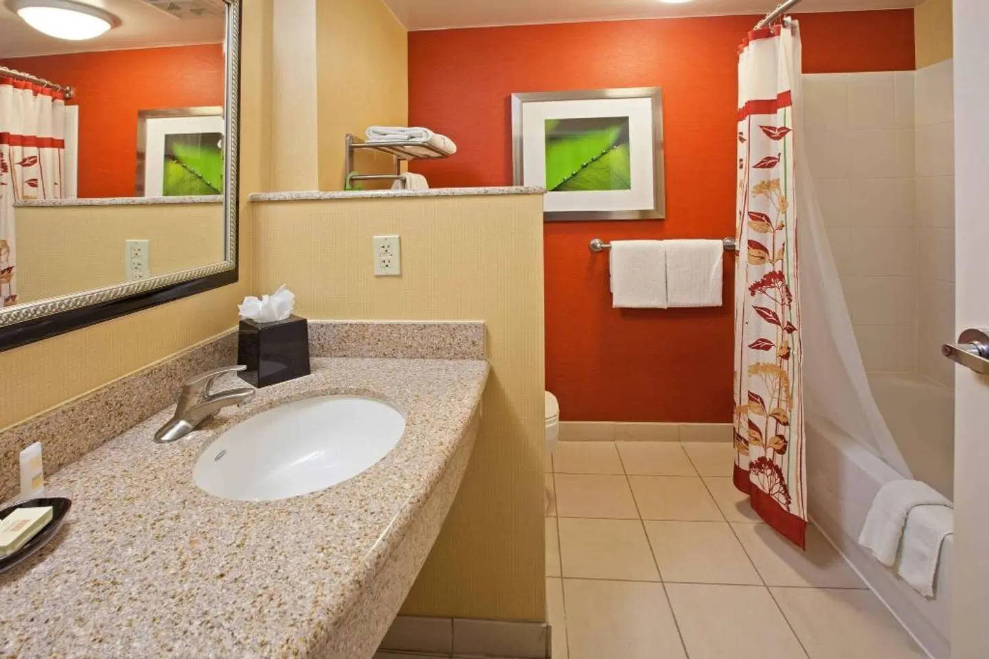 Courtyard by Marriott Louisville Northeast Badezimmer