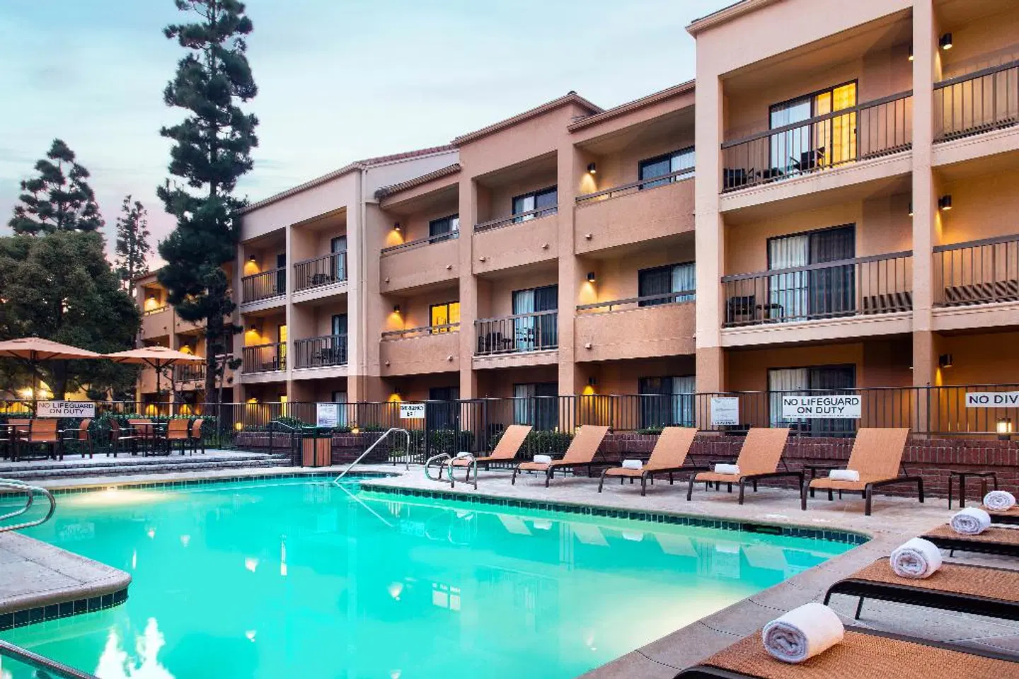 Sonesta Select Los Angeles LAX El Segundo OUTDOOR_POOL