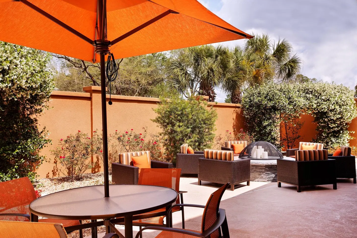 Courtyard by Marriott Gainesville Terrasse