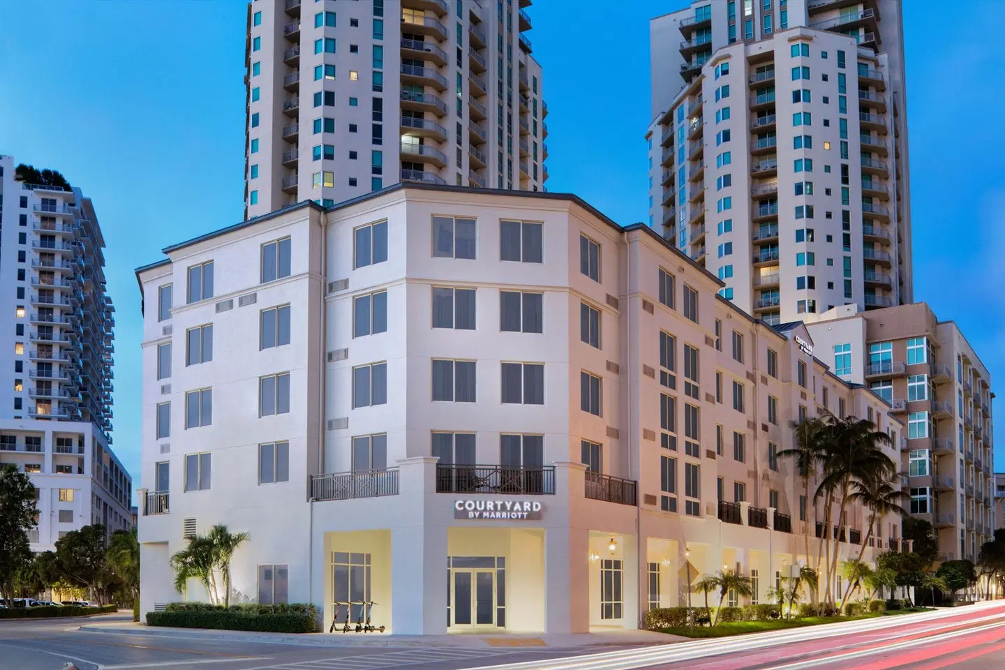 Courtyard by Marriott Miami Dadeland EXTERIOR