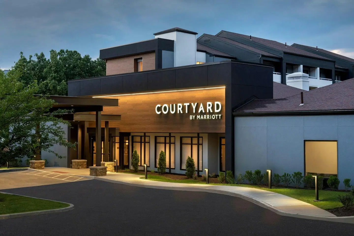 Courtyard by Marriott Norwalk EXTERIOR