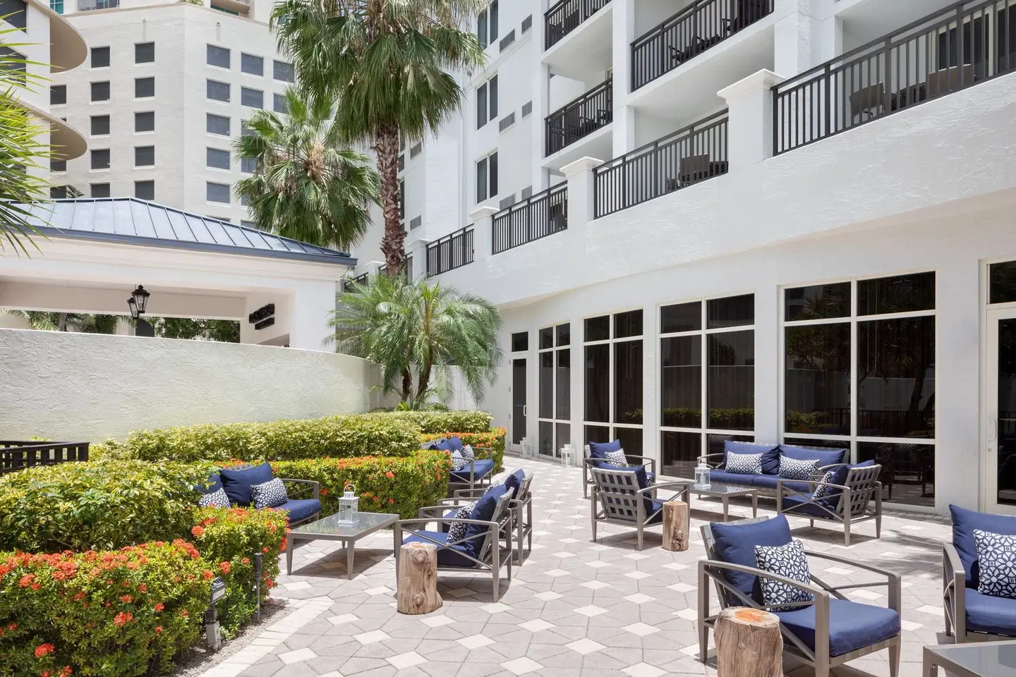 Courtyard by Marriott Miami Dadeland EXTERIOR
