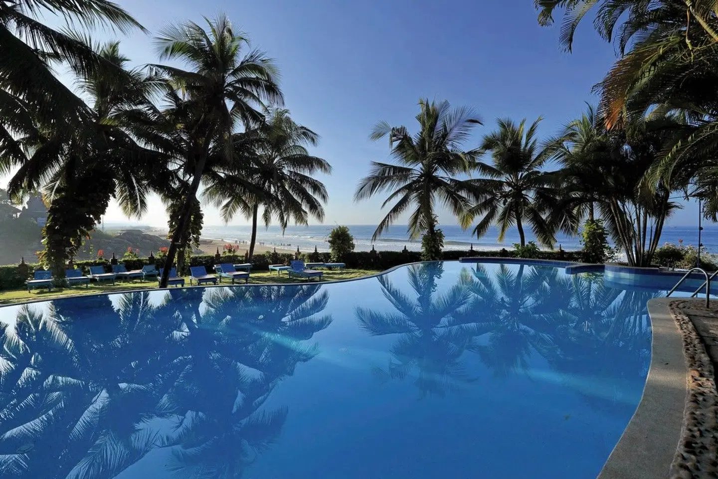 Manaltheeram Ayurveda Beach Village OUTDOOR_POOL