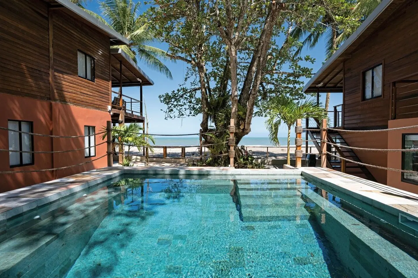 Mt. Plaisir Estate Hotel OUTDOOR_POOL