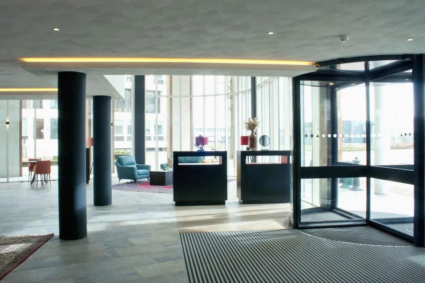 BASTION HOTEL ARNHEM LOUNGE_LOBBY