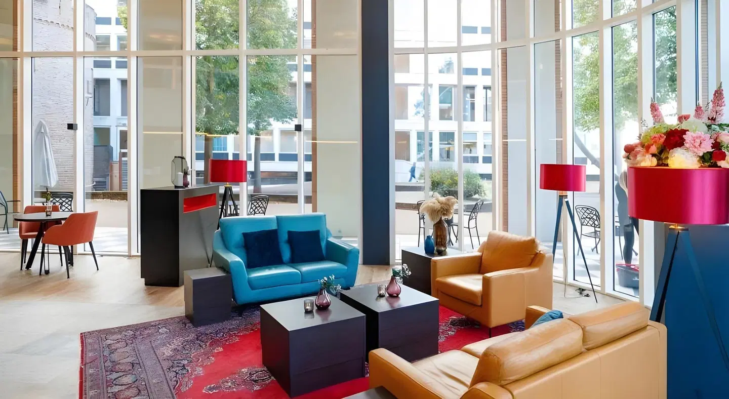 BASTION HOTEL ARNHEM LOUNGE_LOBBY