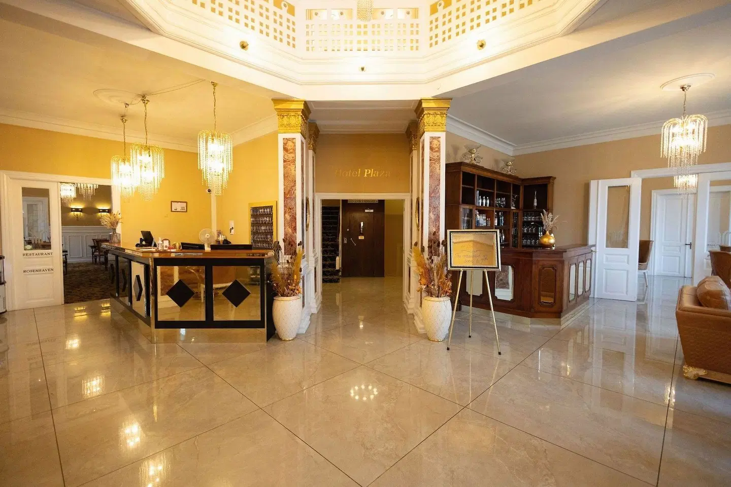 Plaza LOUNGE_LOBBY