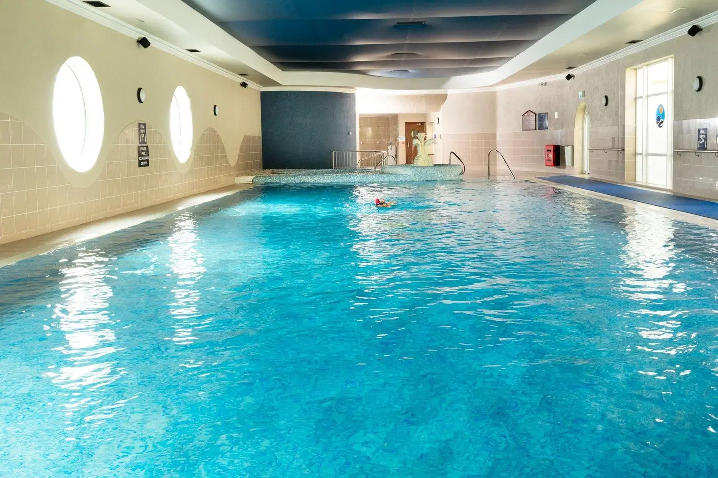 Seven Oaks Hallenbad