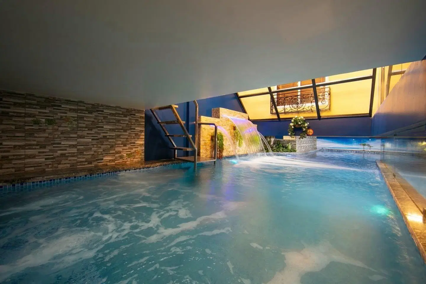 Little Charm Hanoi Hostel Hallenbad