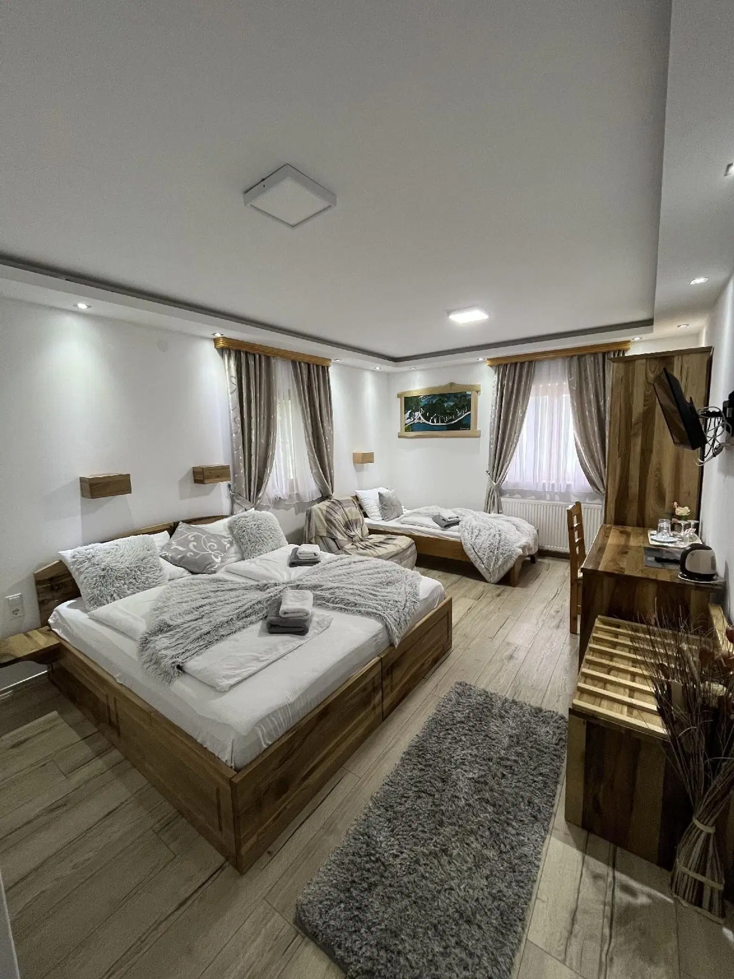 Rustic Inn River ROOM_EXAMPLE