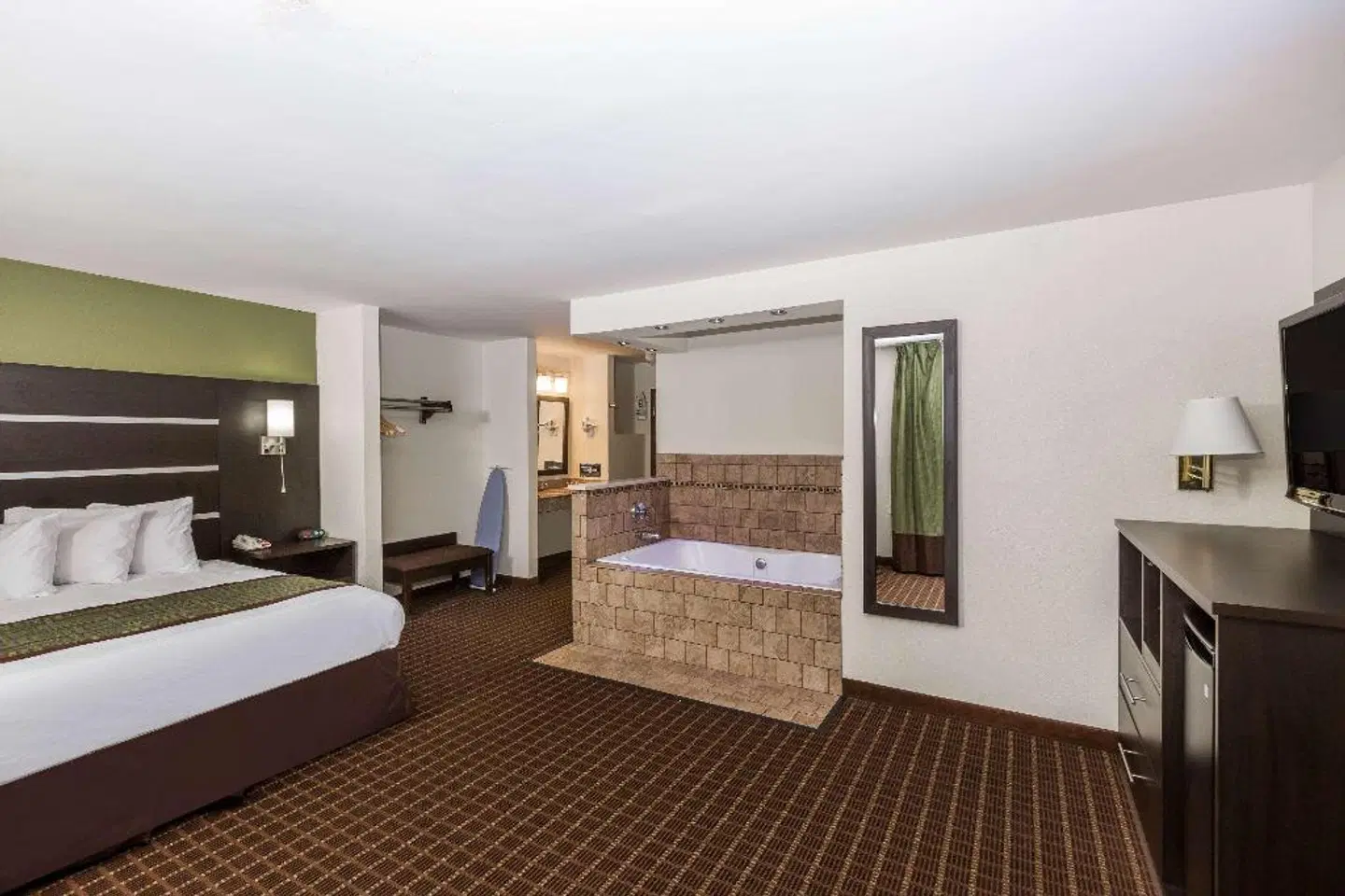 Baymont by Wyndham Louisville South I 65 ROOM_EXAMPLE