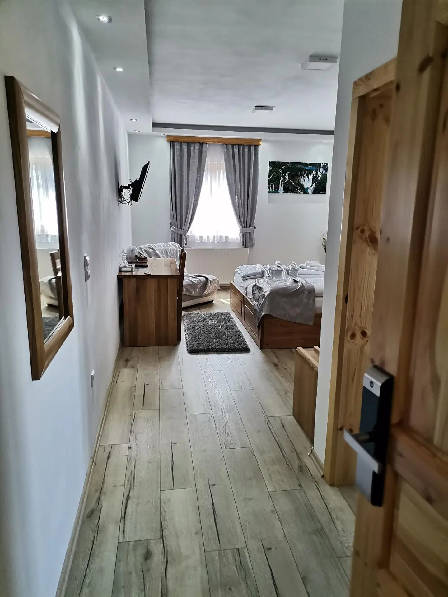 Rustic Inn River ROOM_EXAMPLE