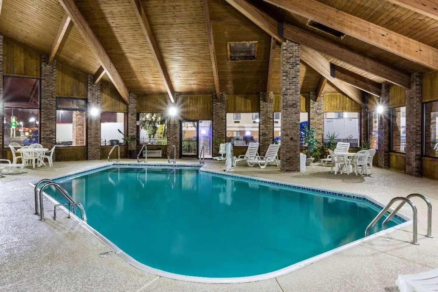 Baymont by Wyndham Louisville South I 65 OUTDOOR_POOL