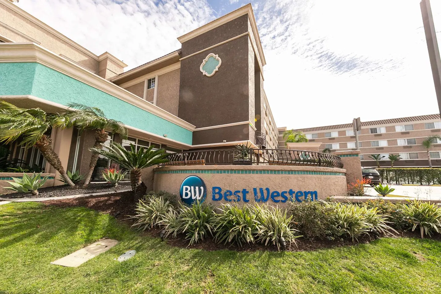 Best Western San Diego Zoo SeaWorld Inn & Suites EXTERIOR