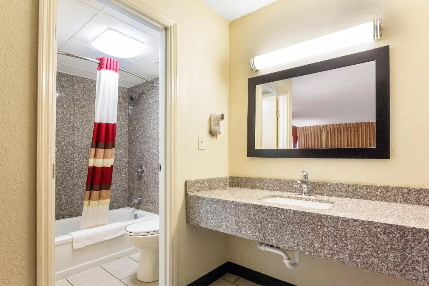 Red Roof Inn Cincinnati Airport-Florence/ Erlanger Badezimmer