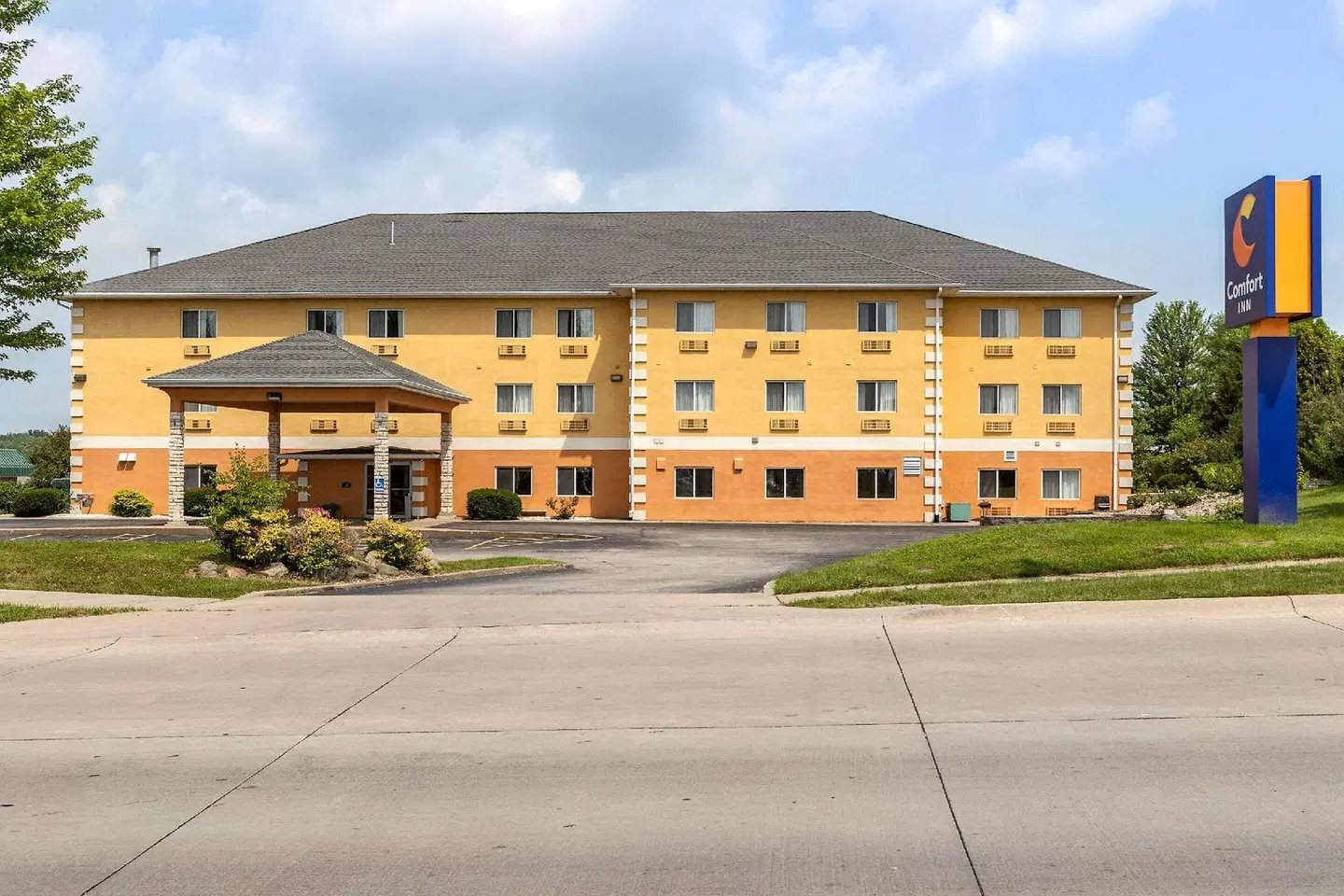 Comfort Inn Muscatine EXTERIOR