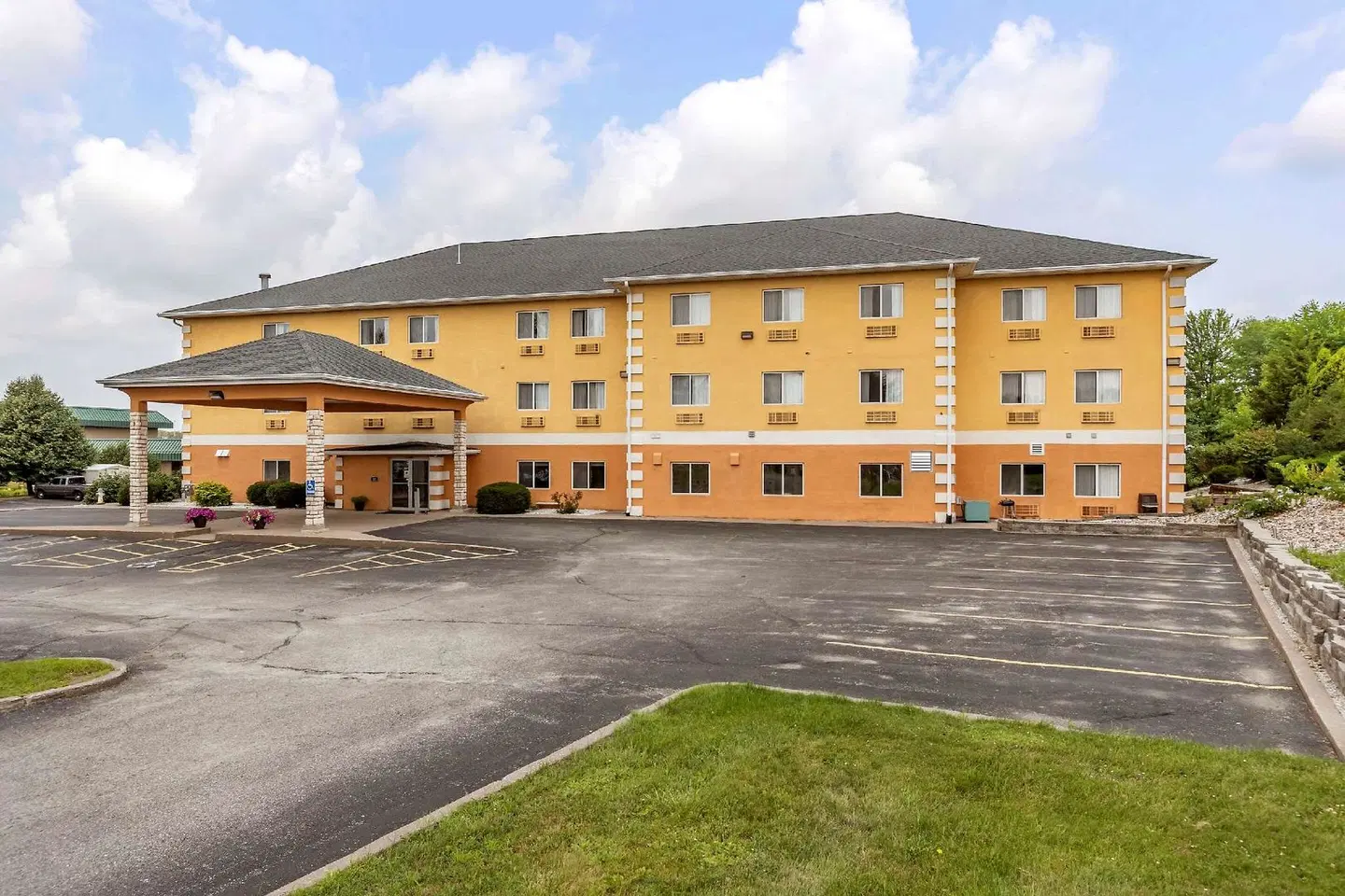 Comfort Inn Muscatine EXTERIOR