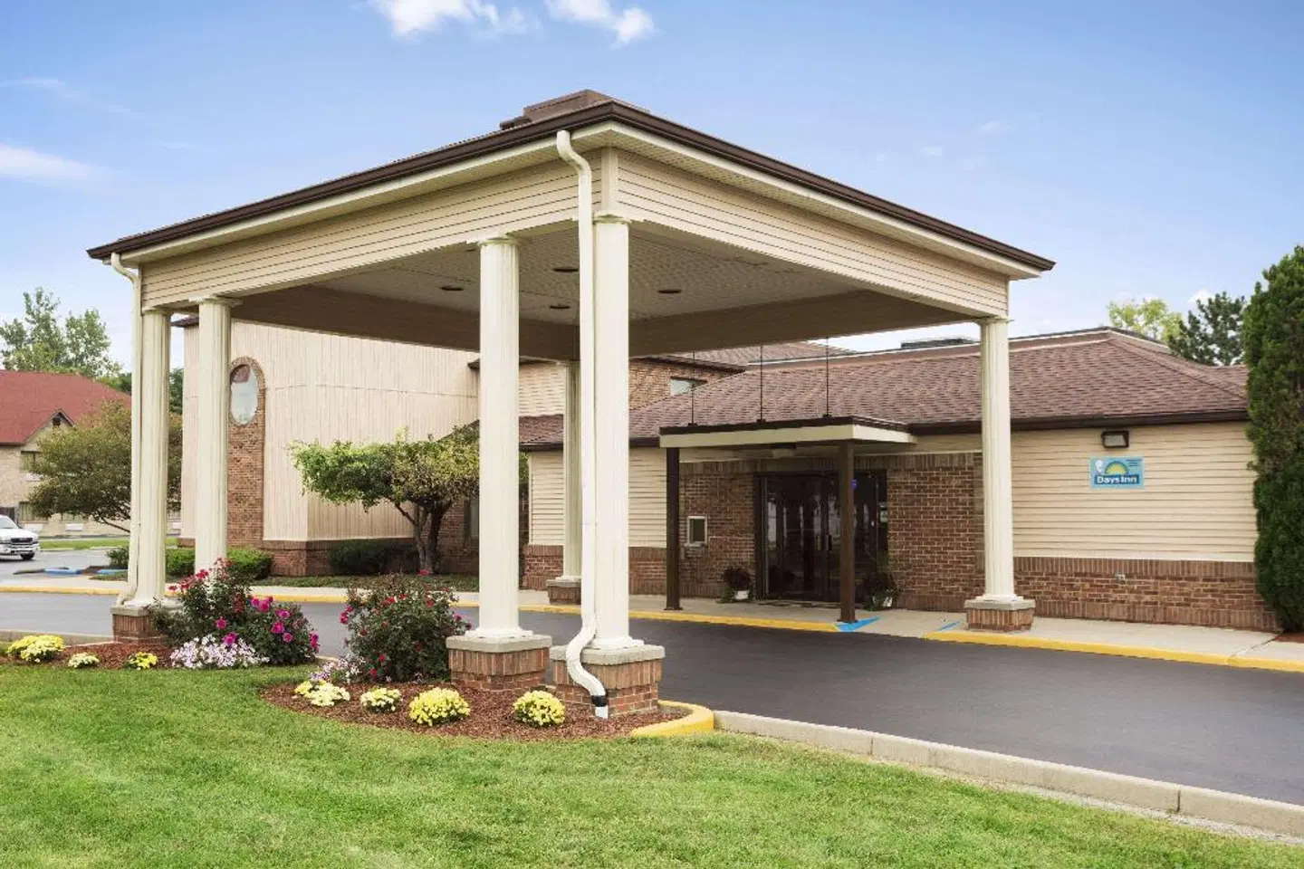 Days Inn by Wyndham Middletown EXTERIOR