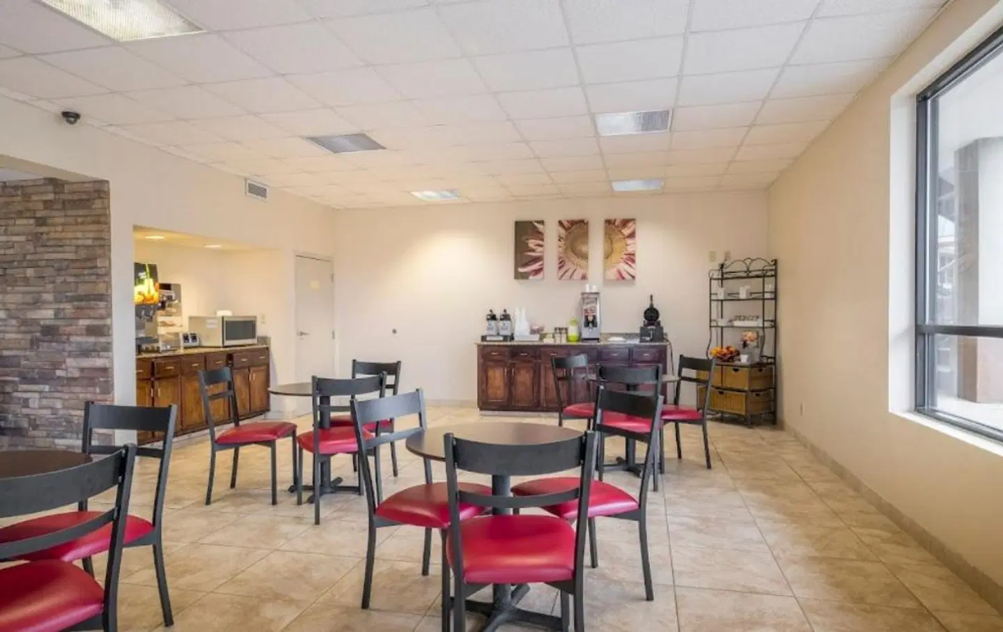 Econo Lodge Saraland Bar